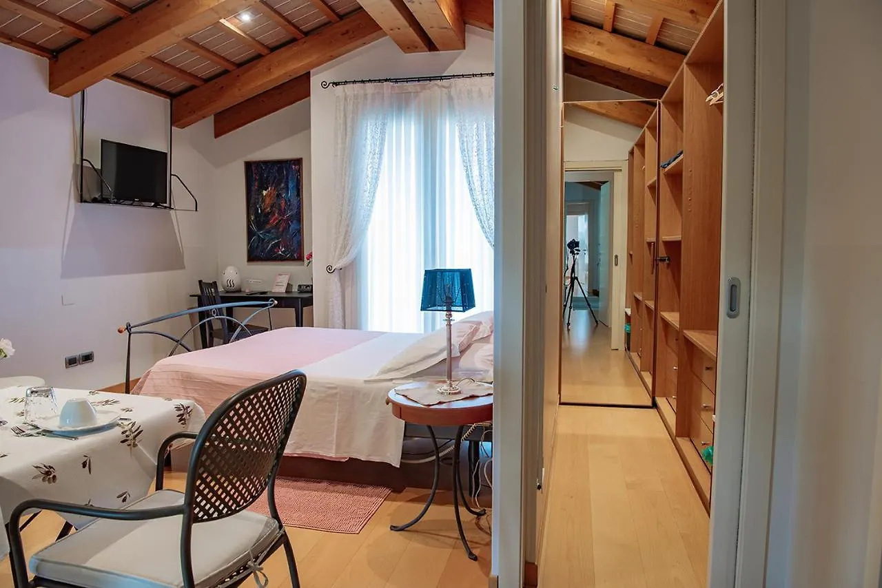 Rosa Del Grappa Bed & Breakfast 0*,
